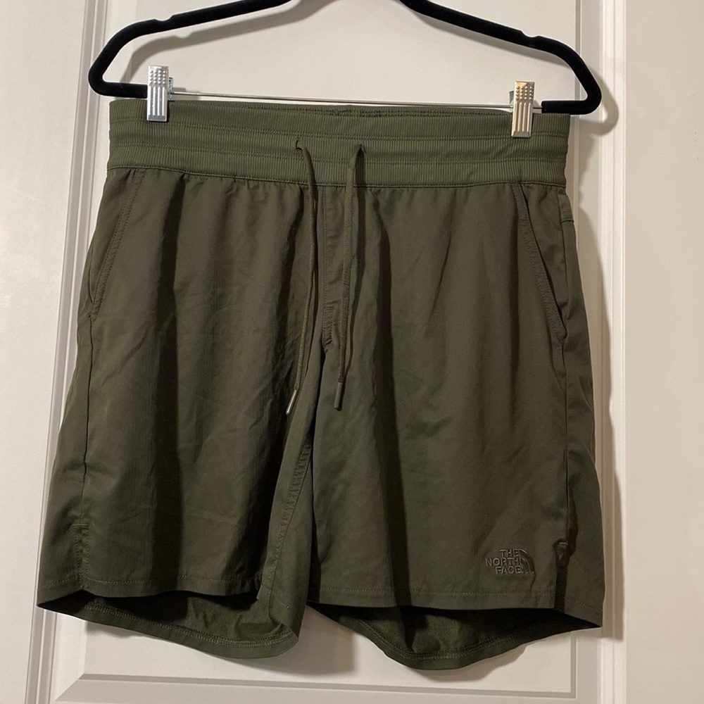 The North Face Shorts Size Medium